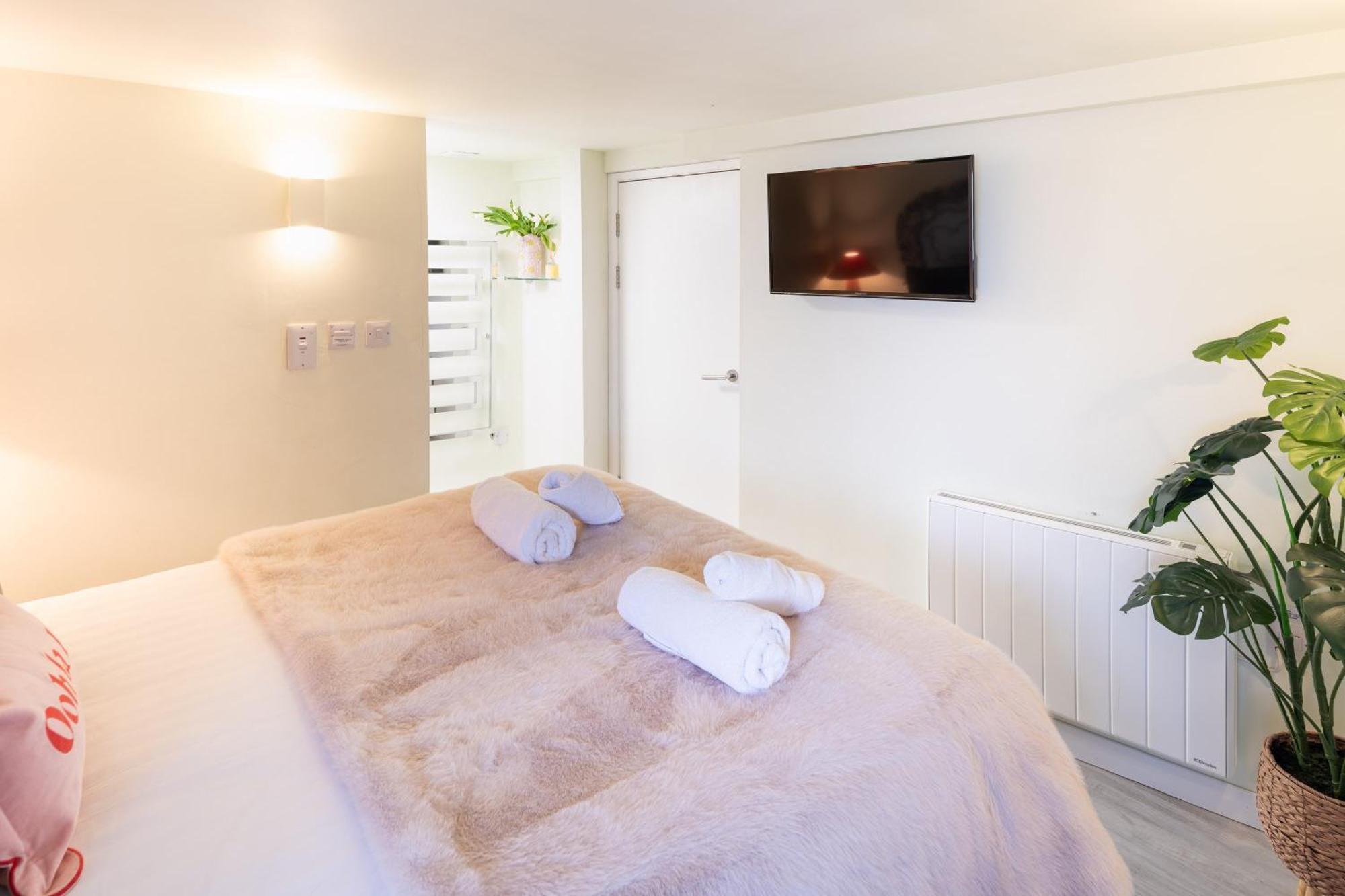 Gorgeous Boutique Flat Sleeps 2 In Лайм-Реджис